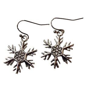 silver snowflake earrings Etched Pennsylvania Dutch Daisy